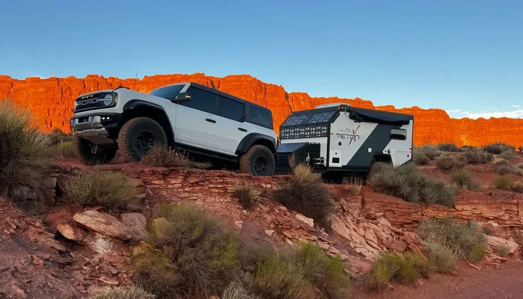 Ford Bronco pulling TetonX.